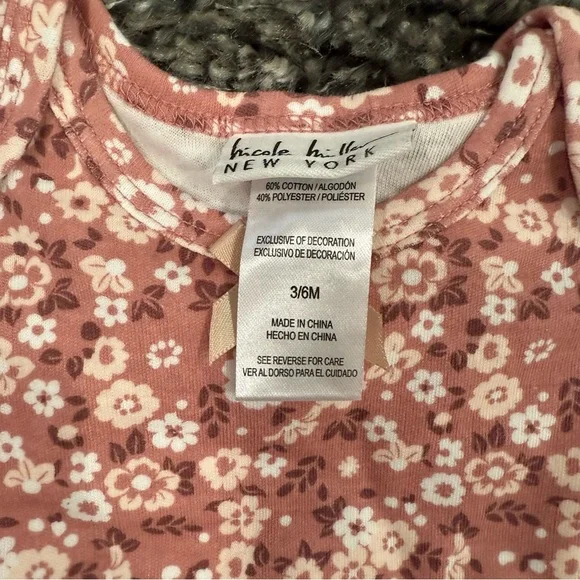 Nicole Miller Baby Floral Bodysuits in Rose/Cream, Size 3-6 Months - Picture 2 of 3